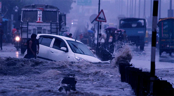 car being submerged under water during a flood - Dataminr's flooding playbook resource